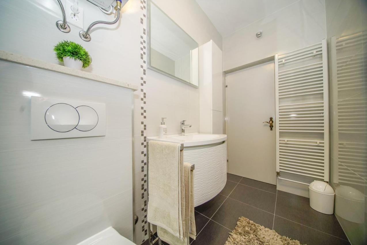 Apartman Mate Splitska Exterior photo